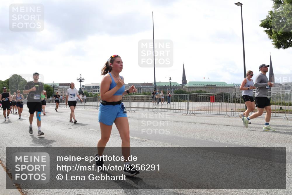 29.06.2025 - hella hamburg halbmarathon Lena Gebhardt http://msf.ph/oto/8256291 29.06.2025 10:45:51 Lombardsbrücke 1004, 1033, 1060, 1085, 1100, 1104, 1421, 1426, 1555, 1713, 1854, 1867, 1868, 1983, 2008, 2216, 2217, 2398, 2423, 2522, 2550, 2657, 2664, 2773, 2813, 2917, 2951, 2954, 2965, 2973, 3357, 3377, 4104, 4223, 4224, 4306, 4317, 4388, 4572, 5044, 5339, 5635, 5703, 5769, 5770, 5892, 6133, 6150, 6333, 6392, 6623, 6922, 7268, 7283, 7356, 7530, 7541, 7605, 7859, 7894, 8745, 9120, 9121, 9426, 9620, 10030, 10182, 10327, 10329, 10367, 10511, 11358, 11876 meine-sportfotos.de