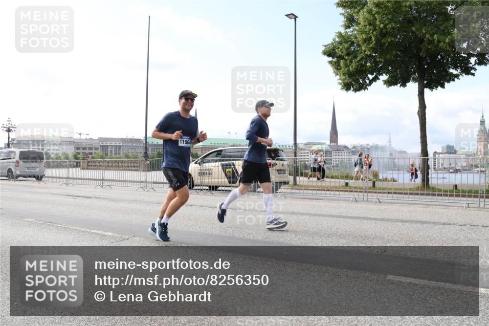 29.06.2025 - hella hamburg halbmarathon Lena Gebhardt http://msf.ph/oto/8256350 29.06.2025 10:10:44 Lombardsbrücke 1166, 1186, 1573, 1781, 4389, 5182, 5440, 5990, 5991, 7250, 7370, 7685, 9169, 9681, 9816, 9829, 11180, 11355, 11887, 11904, 11905, 12008, 12426, 12556, 12629, 12790, 13588, 13594, 13797, 13825, 13901, 14270, 14679, 14822, 15214, 15409, 16166, 16344, 16639, 16808, 17532, 17730, 18949, 19023 meine-sportfotos.de