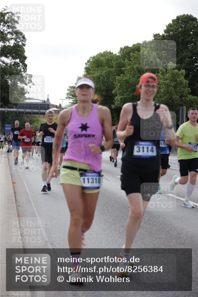 29.06.2025 - hella hamburg halbmarathon Jannik Wohlers http://msf.ph/oto/8256384 29.06.2025 09:57:32 Lombardsbrücke 1094, 1258, 1320, 1321, 1335, 1563, 1870, 2138, 2397, 2448, 2612, 2946, 3058, 3091, 3114, 3251, 5032, 5305, 5672, 5775, 6355, 6356, 6569, 6580, 6585, 6628, 6754, 6776, 7065, 7134, 7478, 7509, 7646, 7952, 7976, 8176, 8973, 9065, 9145, 9163, 9214, 9227, 9835, 10860, 11208, 11310, 11757, 11789, 12155, 12224, 12662, 12961, 13047, 14300, 14638, 14865, 15061, 15125, 15134, 15426, 15496, 15712, 15915, 16008, 16009, 16320, 16563, 16750, 16980, 17530 meine-sportfotos.de