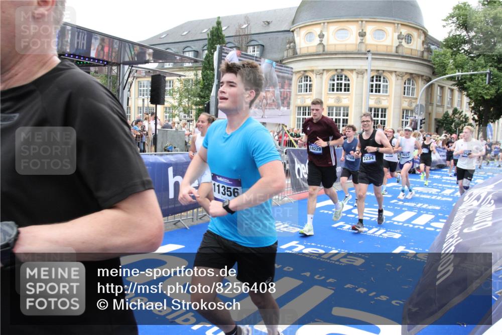 29.06.2025 - hella hamburg halbmarathon Michael Strokosch http://msf.ph/oto/8256408 29.06.2025 10:50:49 Ziel 2234, 2788, 5115, 6712, 7134, 7952, 8657, 10750, 11356, 13701, 15426, 15720, 17129, 17908, 18182, 18229, 18370, 18820 meine-sportfotos.de