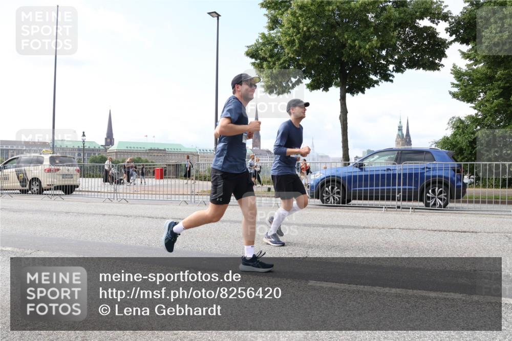 29.06.2025 - hella hamburg halbmarathon Lena Gebhardt http://msf.ph/oto/8256420 29.06.2025 10:10:44 Lombardsbrücke 1166, 1186, 1573, 1781, 4389, 5182, 5440, 5990, 5991, 7250, 7370, 7685, 9169, 9681, 9816, 9829, 11180, 11355, 11887, 11904, 11905, 12008, 12426, 12556, 12629, 12790, 13588, 13594, 13797, 13825, 13901, 14270, 14679, 14822, 15214, 15409, 16166, 16344, 16639, 16808, 17532, 17730, 18949, 19023 meine-sportfotos.de
