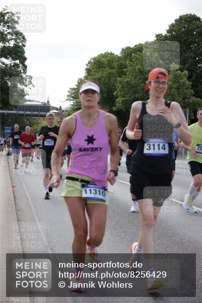 29.06.2025 - hella hamburg halbmarathon Jannik Wohlers http://msf.ph/oto/8256429 29.06.2025 09:57:32 Lombardsbrücke 1094, 1258, 1320, 1321, 1335, 1563, 1870, 2138, 2397, 2448, 2612, 2946, 3058, 3091, 3114, 3251, 5032, 5305, 5672, 5775, 6355, 6356, 6569, 6580, 6585, 6628, 6754, 6776, 7065, 7134, 7478, 7509, 7646, 7952, 7976, 8176, 8973, 9065, 9145, 9163, 9214, 9227, 9835, 10860, 11208, 11310, 11757, 11789, 12155, 12224, 12662, 12961, 13047, 14300, 14638, 14865, 15061, 15125, 15134, 15426, 15496, 15712, 15915, 16008, 16009, 16320, 16563, 16750, 16980, 17530 meine-sportfotos.de
