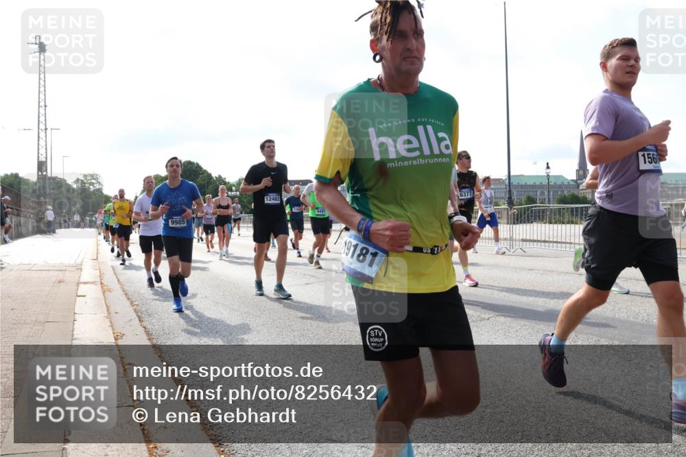 29.06.2025 - hella hamburg halbmarathon Lena Gebhardt http://msf.ph/oto/8256432 29.06.2025 09:56:53 Lombardsbrücke 1381, 1460, 1496, 1537, 1628, 1657, 1783, 1833, 1877, 2013, 2025, 2058, 2074, 2082, 2111, 2208, 2340, 2378, 2396, 2771, 2839, 2869, 2878, 2953, 2996, 3093, 3256, 3296, 3310, 3575, 3652, 3791, 4065, 4377, 4404, 4635, 4711, 4726, 4770, 4833, 4897, 5008, 5169, 5194, 5319, 5744, 5839, 5978, 6033, 6286, 6377, 6511, 6512, 6561, 6562, 6631, 7176, 7177, 7383, 7475, 7918, 8112, 8261, 8313, 8361, 8572, 8587, 8618, 8651, 8661, 8710, 8813, 8863, 8921, 8930, 9060, 9082, 9497, 9597, 9638 meine-sportfotos.de