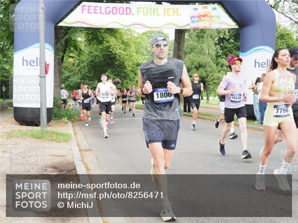 29.06.2025 - hella hamburg halbmarathon MichiJ http://msf.ph/oto/8256471 29.06.2025 10:29:27 Zwischen KM18-KM19 1677, 1800, 6152, 6429, 7284, 7774, 7796, 8122, 8966, 9540, 9711, 10783, 12385, 12895, 13667, 14899, 16201, 16249, 16347, 17486, 17724, 17971, 18412 meine-sportfotos.de