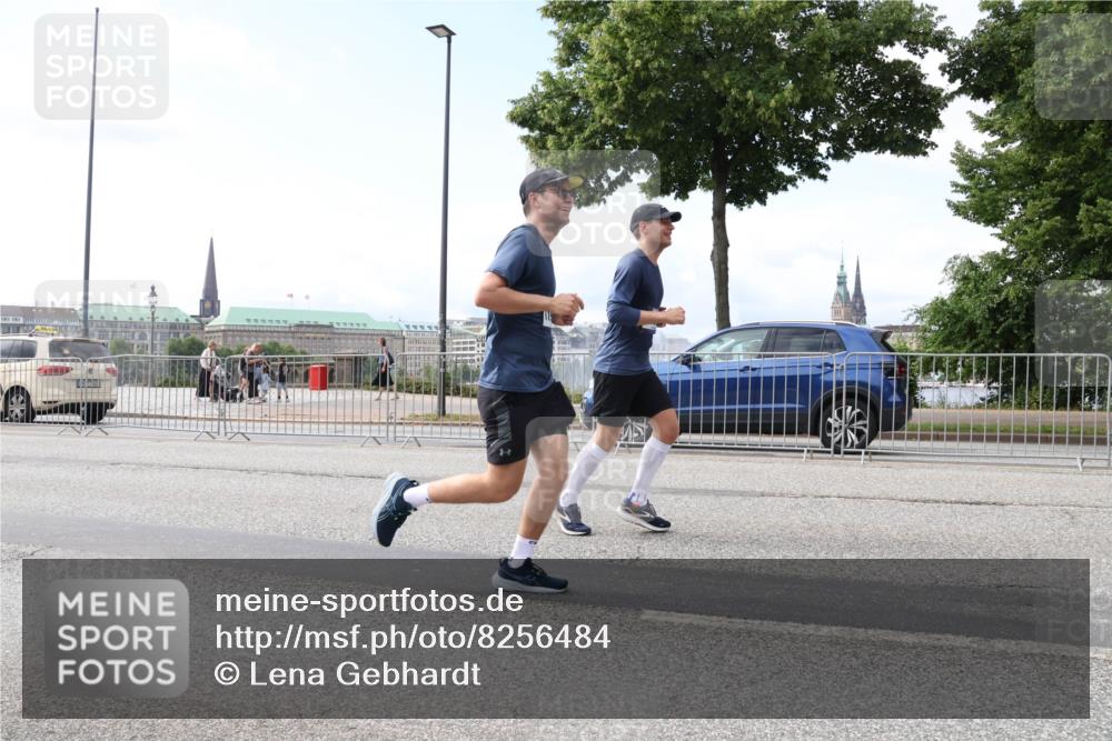 29.06.2025 - hella hamburg halbmarathon Lena Gebhardt http://msf.ph/oto/8256484 29.06.2025 10:10:44 Lombardsbrücke 1166, 1186, 1573, 1781, 4389, 5182, 5440, 5990, 5991, 7250, 7370, 7685, 9169, 9681, 9816, 9829, 11180, 11355, 11887, 11904, 11905, 12008, 12426, 12556, 12629, 12790, 13588, 13594, 13797, 13825, 13901, 14270, 14679, 14822, 15214, 15409, 16166, 16344, 16639, 16808, 17532, 17730, 18949, 19023 meine-sportfotos.de