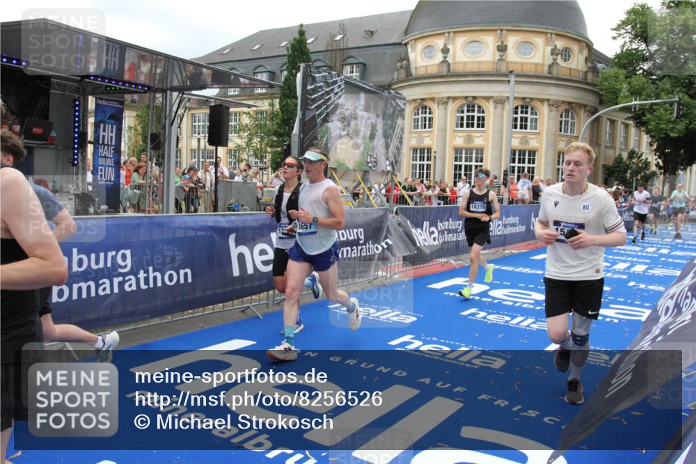29.06.2025 - hella hamburg halbmarathon Michael Strokosch http://msf.ph/oto/8256526 29.06.2025 10:50:51 Ziel 2234, 2788, 3947, 4839, 5018, 5115, 7052, 8657, 10750, 15426, 15720, 17129, 17908, 18182, 18229, 18370 meine-sportfotos.de