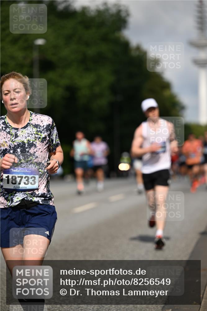 29.06.2025 - hella hamburg halbmarathon Dr. Thomas Lammeyer http://msf.ph/oto/8256549 29.06.2025 09:51:52 Kennedybrücke 1290, 1505, 1710, 2399, 2714, 2767, 3480, 3959, 4860, 5307, 5554, 5709, 7152, 7154, 7884, 8933, 9403, 10404, 10793, 10852 meine-sportfotos.de