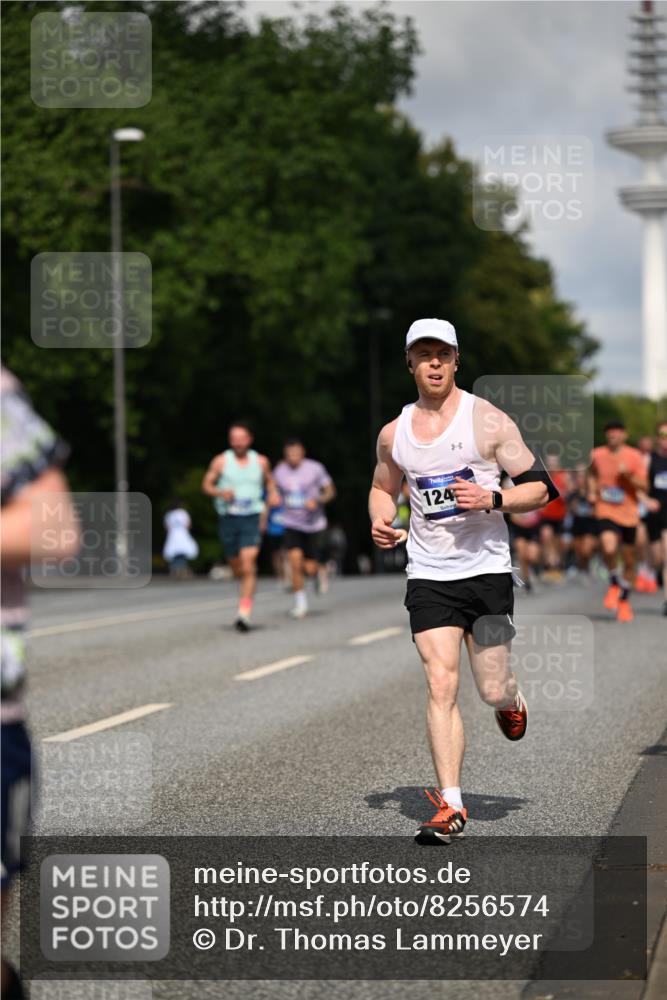 29.06.2025 - hella hamburg halbmarathon Dr. Thomas Lammeyer http://msf.ph/oto/8256574 29.06.2025 09:51:53 Kennedybrücke 1290, 1505, 1710, 2399, 2714, 2767, 3480, 3959, 5307, 5554, 5709, 6993, 7152, 7154, 7884, 8933, 9403, 10404, 10793, 10852 meine-sportfotos.de