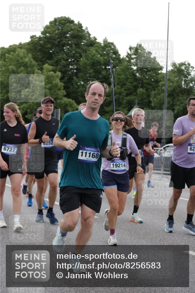 29.06.2025 - hella hamburg halbmarathon Jannik Wohlers http://msf.ph/oto/8256583 29.06.2025 10:31:46 Lombardsbrücke 1311, 1987, 2349, 2943, 3022, 3707, 3752, 3778, 3822, 4314, 4365, 4605, 4924, 5496, 5601, 5658, 5743, 6218, 6252, 7135, 7239, 7295, 7344, 7535, 7570, 7695, 7789, 7816, 8124, 8175, 8538, 8787, 9125, 9206, 10248, 10924, 11168, 11462, 11787, 12136, 12319, 12755, 12936, 13026, 13284, 13959, 13960, 14029, 14099, 14105, 14191, 14494, 14599, 15120, 15471, 15987, 16200, 17958, 18369, 18931 meine-sportfotos.de