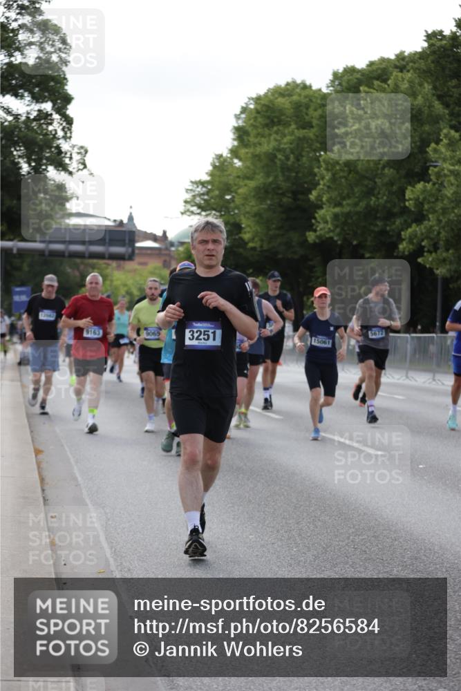 29.06.2025 - hella hamburg halbmarathon Jannik Wohlers http://msf.ph/oto/8256584 29.06.2025 09:57:33 Lombardsbrücke 1094, 1258, 1320, 1321, 1335, 1563, 1870, 2138, 2397, 2448, 2612, 2946, 3058, 3091, 3114, 3251, 5305, 5672, 5775, 6355, 6356, 6569, 6580, 6585, 6628, 6754, 6776, 7065, 7134, 7478, 7509, 7646, 7952, 7976, 8973, 9065, 9145, 9163, 9214, 9227, 9835, 10860, 11208, 11310, 11757, 11789, 12155, 12224, 12662, 12961, 13047, 14300, 14638, 14865, 15061, 15125, 15134, 15426, 15496, 15915, 16008, 16009, 16563, 16750, 16980, 17530 meine-sportfotos.de