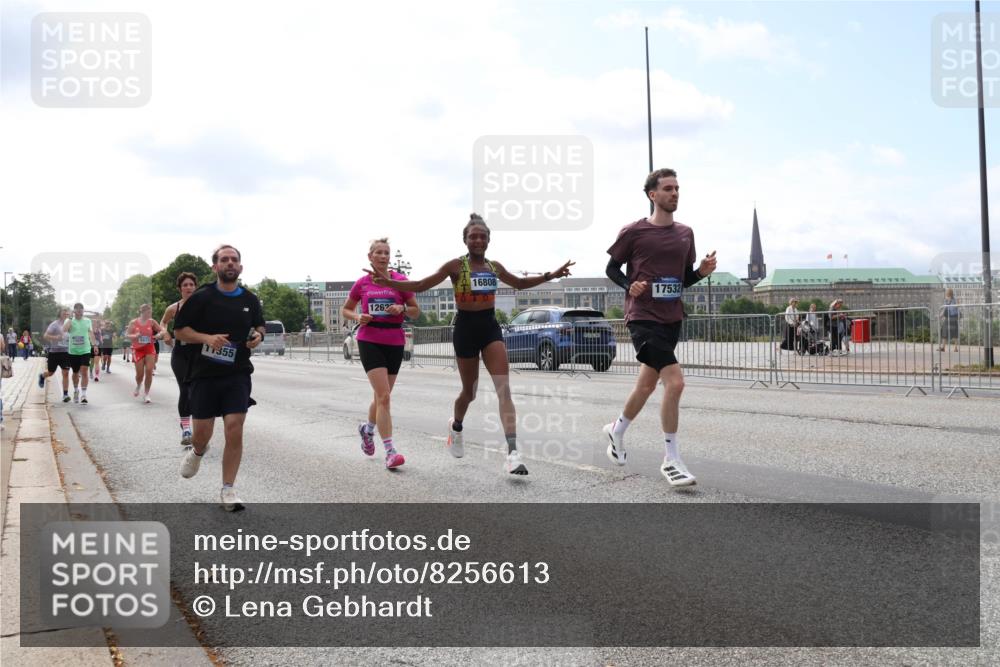 29.06.2025 - hella hamburg halbmarathon Lena Gebhardt http://msf.ph/oto/8256613 29.06.2025 10:10:46 Lombardsbrücke 1166, 1186, 1573, 1781, 4287, 4389, 5182, 5440, 5653, 5990, 5991, 7250, 7370, 7685, 9169, 9681, 9816, 9829, 11180, 11355, 11887, 11904, 11905, 12008, 12426, 12556, 12571, 12629, 12790, 13588, 13594, 13797, 13825, 13901, 14270, 14679, 14822, 15214, 15409, 16166, 16344, 16639, 16808, 17532, 17730, 18949, 19023 meine-sportfotos.de