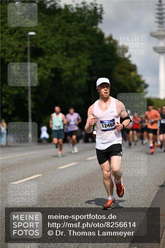 29.06.2025 - hella hamburg halbmarathon Dr. Thomas Lammeyer http://msf.ph/oto/8256614 29.06.2025 09:51:53 Kennedybrücke 1290, 1505, 1710, 2399, 2714, 2767, 3480, 3959, 5307, 5554, 5709, 6993, 7152, 7154, 7884, 8933, 9403, 10404, 10793, 10852 meine-sportfotos.de