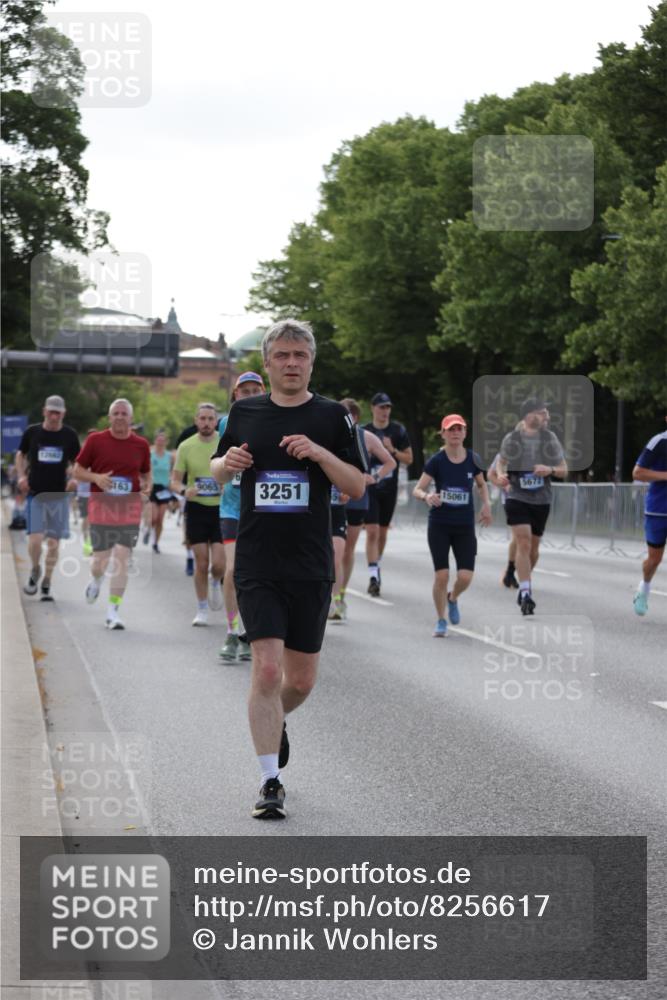29.06.2025 - hella hamburg halbmarathon Jannik Wohlers http://msf.ph/oto/8256617 29.06.2025 09:57:33 Lombardsbrücke 1094, 1258, 1320, 1321, 1335, 1563, 1870, 2138, 2397, 2448, 2612, 2946, 3058, 3091, 3114, 3251, 5305, 5672, 5775, 6355, 6356, 6569, 6580, 6585, 6628, 6754, 6776, 7065, 7134, 7478, 7509, 7646, 7952, 7976, 8973, 9065, 9145, 9163, 9214, 9227, 9835, 10860, 11208, 11310, 11757, 11789, 12155, 12224, 12662, 12961, 13047, 14300, 14638, 14865, 15061, 15125, 15134, 15426, 15496, 15915, 16008, 16009, 16563, 16750, 16980, 17530 meine-sportfotos.de