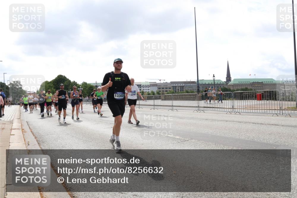 29.06.2025 - hella hamburg halbmarathon Lena Gebhardt http://msf.ph/oto/8256632 29.06.2025 10:45:52 Lombardsbrücke 1004, 1033, 1060, 1085, 1100, 1104, 1421, 1426, 1555, 1713, 1854, 1867, 1868, 1983, 2008, 2216, 2217, 2398, 2423, 2522, 2550, 2657, 2664, 2773, 2813, 2917, 2951, 2954, 2965, 2973, 3357, 3377, 4104, 4223, 4224, 4306, 4317, 4388, 4572, 5044, 5635, 5703, 5769, 5770, 5892, 6133, 6150, 6333, 6392, 6623, 6922, 7268, 7283, 7356, 7530, 7541, 7605, 7859, 7894, 8745, 9120, 9121, 9426, 9620, 10030, 10182, 10327, 10329, 10367, 10511, 11358, 11876 meine-sportfotos.de