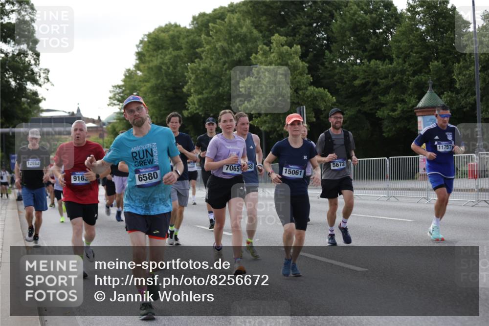29.06.2025 - hella hamburg halbmarathon Jannik Wohlers http://msf.ph/oto/8256672 29.06.2025 09:57:36 Lombardsbrücke 1179, 1258, 1320, 1321, 1335, 1563, 1870, 2138, 2397, 2417, 2448, 2612, 2636, 3058, 3091, 3114, 3251, 4814, 5305, 5672, 5775, 6355, 6356, 6569, 6580, 6628, 6754, 6776, 7065, 7478, 7509, 7646, 7724, 7952, 7976, 8449, 8689, 9065, 9145, 9163, 10860, 11310, 11416, 11757, 11789, 12155, 12224, 12662, 12961, 13047, 13691, 14638, 14865, 15061, 15125, 15134, 15426, 15915, 16008, 16009, 16563, 16750, 17530, 17825, 18514, 18811 meine-sportfotos.de