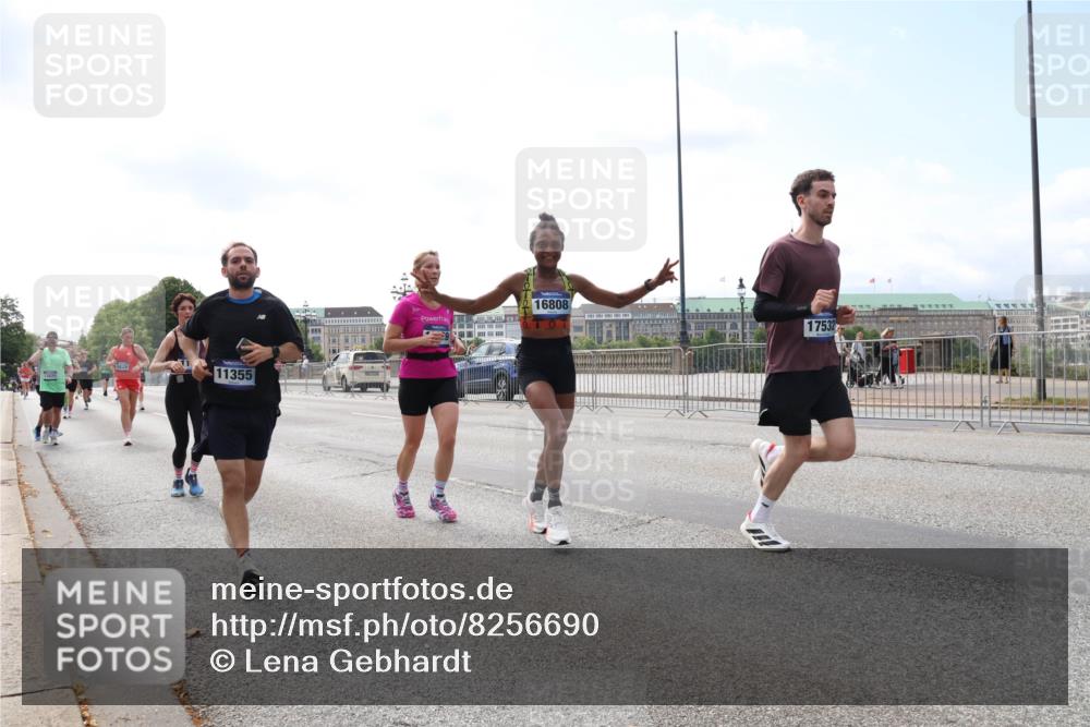 29.06.2025 - hella hamburg halbmarathon Lena Gebhardt http://msf.ph/oto/8256690 29.06.2025 10:10:46 Lombardsbrücke 1166, 1186, 1573, 1781, 4287, 4389, 5182, 5440, 5653, 5990, 5991, 7250, 7370, 7685, 9169, 9681, 9816, 9829, 11180, 11355, 11887, 11904, 11905, 12008, 12426, 12556, 12571, 12629, 12790, 13588, 13594, 13797, 13825, 13901, 14270, 14679, 14822, 15214, 15409, 16166, 16344, 16639, 16808, 17532, 17730, 18949, 19023 meine-sportfotos.de