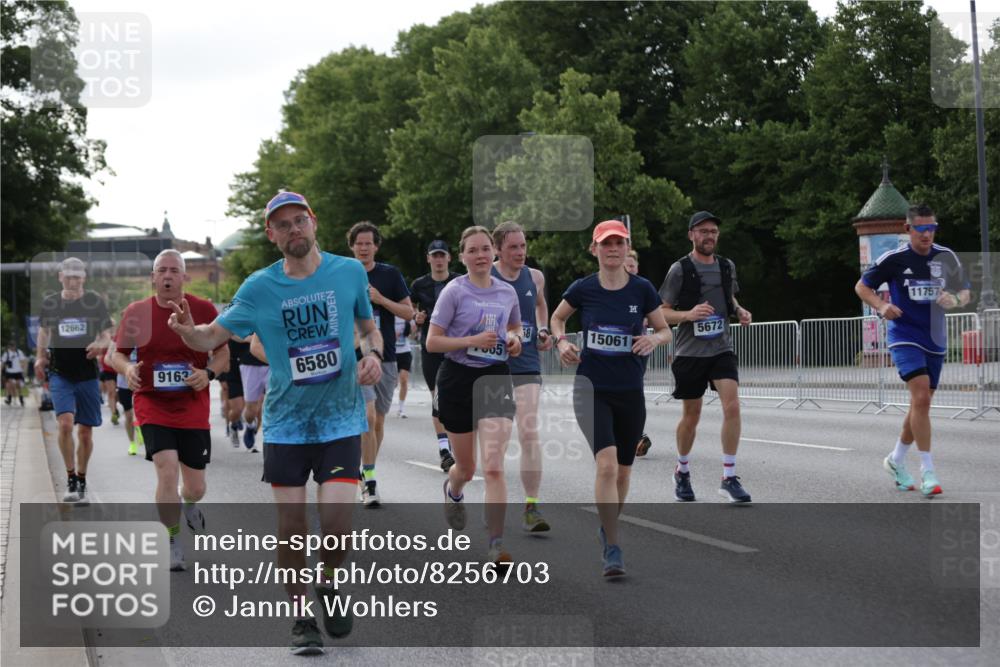29.06.2025 - hella hamburg halbmarathon Jannik Wohlers http://msf.ph/oto/8256703 29.06.2025 09:57:36 Lombardsbrücke 1179, 1258, 1320, 1321, 1335, 1563, 1870, 2138, 2397, 2417, 2448, 2612, 2636, 3058, 3091, 3114, 3251, 4814, 5305, 5672, 5775, 6355, 6356, 6569, 6580, 6628, 6754, 6776, 7065, 7478, 7509, 7646, 7724, 7952, 7976, 8449, 8689, 9065, 9145, 9163, 10860, 11310, 11416, 11757, 11789, 12155, 12224, 12662, 12961, 13047, 13691, 14638, 14865, 15061, 15125, 15134, 15426, 15915, 16008, 16009, 16563, 16750, 17530, 17825, 18514, 18811 meine-sportfotos.de