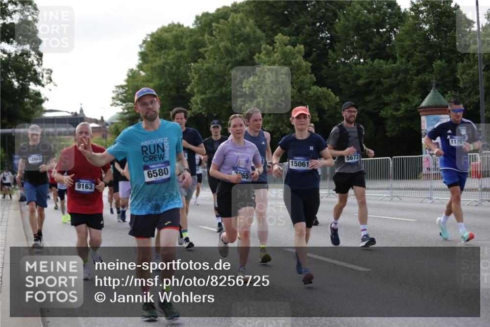 29.06.2025 - hella hamburg halbmarathon Jannik Wohlers http://msf.ph/oto/8256725 29.06.2025 09:57:36 Lombardsbrücke 1179, 1258, 1320, 1321, 1335, 1563, 1870, 2138, 2397, 2417, 2448, 2612, 2636, 3058, 3091, 3114, 3251, 4814, 5305, 5672, 5775, 6355, 6356, 6569, 6580, 6628, 6754, 6776, 7065, 7478, 7509, 7646, 7724, 7952, 7976, 8449, 8689, 9065, 9145, 9163, 10860, 11310, 11416, 11757, 11789, 12155, 12224, 12662, 12961, 13047, 13691, 14638, 14865, 15061, 15125, 15134, 15426, 15915, 16008, 16009, 16563, 16750, 17530, 17825, 18514, 18811 meine-sportfotos.de