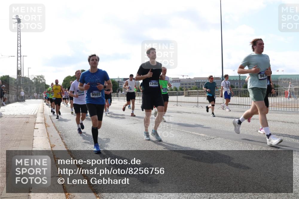 29.06.2025 - hella hamburg halbmarathon Lena Gebhardt http://msf.ph/oto/8256756 29.06.2025 09:56:54 Lombardsbrücke 1381, 1460, 1496, 1537, 1628, 1657, 1783, 1833, 1877, 2013, 2025, 2058, 2074, 2082, 2111, 2208, 2340, 2378, 2396, 2771, 2839, 2869, 2878, 2953, 2996, 3093, 3256, 3296, 3310, 3575, 3652, 3791, 4065, 4377, 4404, 4635, 4711, 4726, 4770, 4833, 4897, 5008, 5169, 5194, 5319, 5744, 5839, 5978, 6033, 6286, 6377, 6561, 6562, 6631, 7176, 7177, 7259, 7383, 7475, 7918, 8112, 8261, 8313, 8361, 8572, 8587, 8618, 8651, 8661, 8710, 8813, 8863, 8921, 8930, 9060, 9082, 9497, 9597, 9638 meine-sportfotos.de