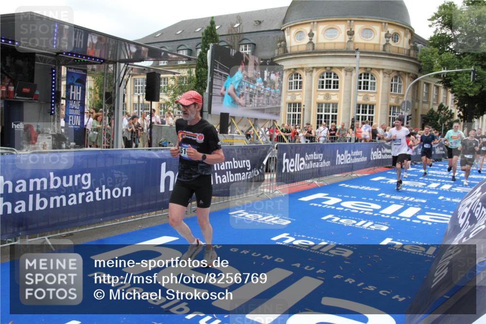 29.06.2025 - hella hamburg halbmarathon Michael Strokosch http://msf.ph/oto/8256769 29.06.2025 10:50:53 Ziel 1466, 3654, 3947, 4839, 5018, 5115, 7052, 8205, 8657, 10750, 15395, 15426, 15643, 15720, 17129, 17908, 18182, 18370 meine-sportfotos.de