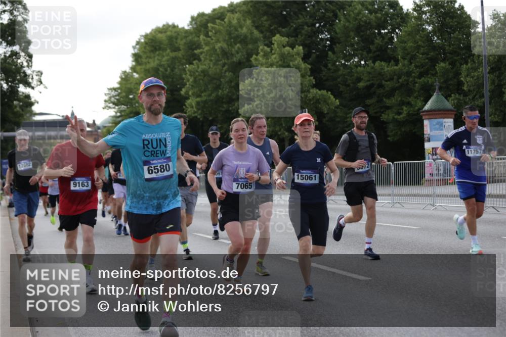 29.06.2025 - hella hamburg halbmarathon Jannik Wohlers http://msf.ph/oto/8256797 29.06.2025 09:57:36 Lombardsbrücke 1179, 1258, 1320, 1321, 1335, 1563, 1870, 2138, 2397, 2417, 2448, 2612, 2636, 3058, 3091, 3114, 3251, 4814, 5305, 5672, 5775, 6355, 6356, 6569, 6580, 6628, 6754, 6776, 7065, 7478, 7509, 7646, 7724, 7952, 7976, 8449, 8689, 9065, 9145, 9163, 10860, 11310, 11416, 11757, 11789, 12155, 12224, 12662, 12961, 13047, 13691, 14638, 14865, 15061, 15125, 15134, 15426, 15915, 16008, 16009, 16563, 16750, 17530, 17825, 18514, 18811 meine-sportfotos.de