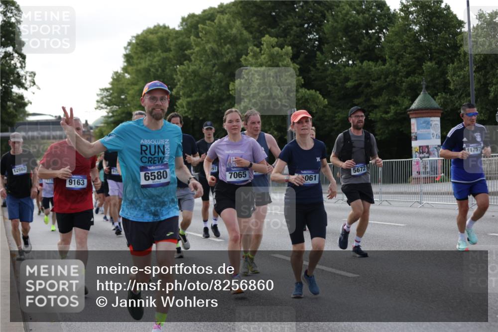 29.06.2025 - hella hamburg halbmarathon Jannik Wohlers http://msf.ph/oto/8256860 29.06.2025 09:57:36 Lombardsbrücke 1179, 1258, 1320, 1321, 1335, 1563, 1870, 2138, 2397, 2417, 2448, 2612, 2636, 3058, 3091, 3114, 3251, 4814, 5305, 5672, 5775, 6355, 6356, 6569, 6580, 6628, 6754, 6776, 7065, 7478, 7509, 7646, 7724, 7952, 7976, 8449, 8689, 9065, 9145, 9163, 10860, 11310, 11416, 11757, 11789, 12155, 12224, 12662, 12961, 13047, 13691, 14638, 14865, 15061, 15125, 15134, 15426, 15915, 16008, 16009, 16563, 16750, 17530, 17825, 18514, 18811 meine-sportfotos.de