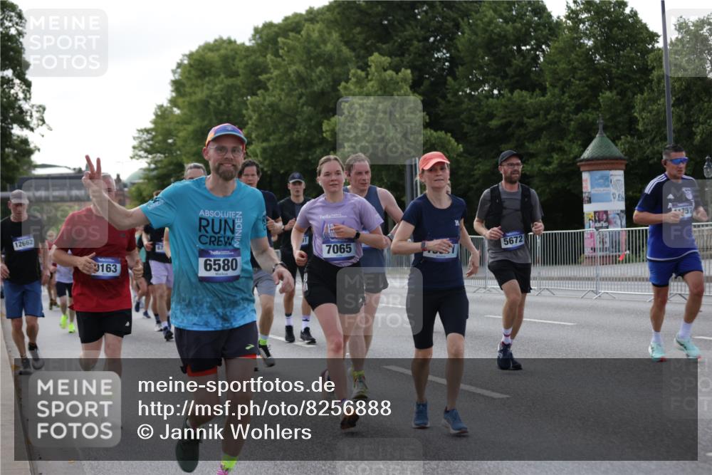 29.06.2025 - hella hamburg halbmarathon Jannik Wohlers http://msf.ph/oto/8256888 29.06.2025 09:57:36 Lombardsbrücke 1179, 1258, 1320, 1321, 1335, 1563, 1870, 2138, 2397, 2417, 2448, 2612, 2636, 3058, 3091, 3114, 3251, 4814, 5305, 5672, 5775, 6355, 6356, 6569, 6580, 6628, 6754, 6776, 7065, 7478, 7509, 7646, 7724, 7952, 7976, 8449, 8689, 9065, 9145, 9163, 10860, 11310, 11416, 11757, 11789, 12155, 12224, 12662, 12961, 13047, 13691, 14638, 14865, 15061, 15125, 15134, 15426, 15915, 16008, 16009, 16563, 16750, 17530, 17825, 18514, 18811 meine-sportfotos.de