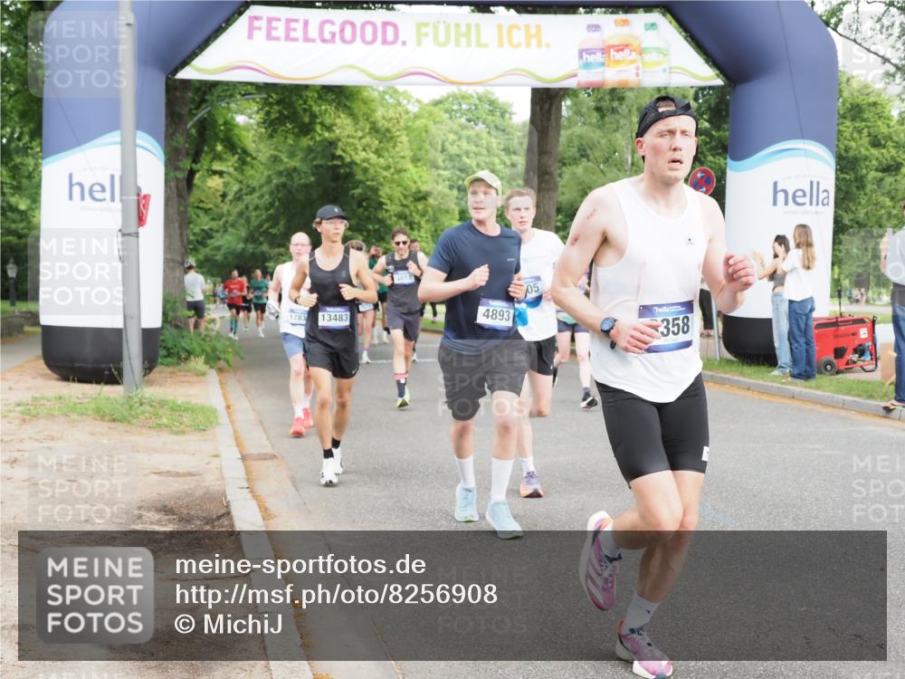 29.06.2025 - hella hamburg halbmarathon MichiJ http://msf.ph/oto/8256908 29.06.2025 10:29:30 Zwischen KM18-KM19 1677, 1800, 3618, 4205, 4893, 5026, 6152, 7284, 7796, 8122, 8358, 8966, 9540, 9711, 12385, 12895, 13268, 13483, 13667, 14899, 16249, 17486, 17724, 17834, 18412 meine-sportfotos.de