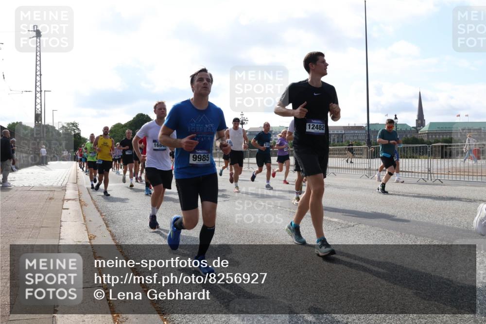 29.06.2025 - hella hamburg halbmarathon Lena Gebhardt http://msf.ph/oto/8256927 29.06.2025 09:56:54 Lombardsbrücke 1381, 1460, 1496, 1537, 1628, 1657, 1783, 1833, 1877, 2013, 2025, 2058, 2074, 2082, 2111, 2208, 2340, 2378, 2396, 2771, 2839, 2869, 2878, 2953, 2996, 3093, 3256, 3296, 3310, 3575, 3652, 3791, 4065, 4377, 4404, 4635, 4711, 4726, 4770, 4833, 4897, 5008, 5169, 5194, 5319, 5744, 5839, 5978, 6033, 6286, 6377, 6561, 6562, 6631, 7176, 7177, 7259, 7383, 7475, 7918, 8112, 8261, 8313, 8361, 8572, 8587, 8618, 8651, 8661, 8710, 8813, 8863, 8921, 8930, 9060, 9082, 9497, 9597, 9638 meine-sportfotos.de