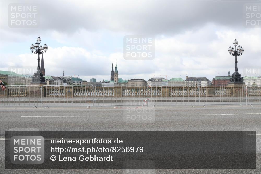 29.06.2025 - hella hamburg halbmarathon Lena Gebhardt http://msf.ph/oto/8256979 29.06.2025 09:03:28 Lombardsbrücke  meine-sportfotos.de