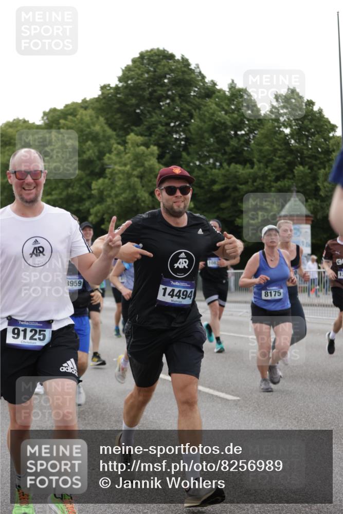 29.06.2025 - hella hamburg halbmarathon Jannik Wohlers http://msf.ph/oto/8256989 29.06.2025 10:31:54 Lombardsbrücke 1640, 1987, 2349, 2943, 3022, 3365, 3707, 3778, 3822, 4314, 4365, 4605, 4857, 4924, 5496, 5658, 5743, 5941, 6218, 6252, 7135, 7239, 7468, 7535, 7570, 8124, 8127, 8175, 8303, 8625, 8787, 8840, 8914, 8993, 9125, 9206, 9706, 9765, 10248, 10828, 10924, 11168, 11225, 11362, 11462, 11787, 11972, 12136, 12443, 12864, 12936, 13284, 13423, 13959, 13960, 14029, 14099, 14105, 14159, 14191, 14494, 14599, 14788, 14888, 15086, 15088, 15120, 15147, 15364, 15471, 15569, 15987 meine-sportfotos.de