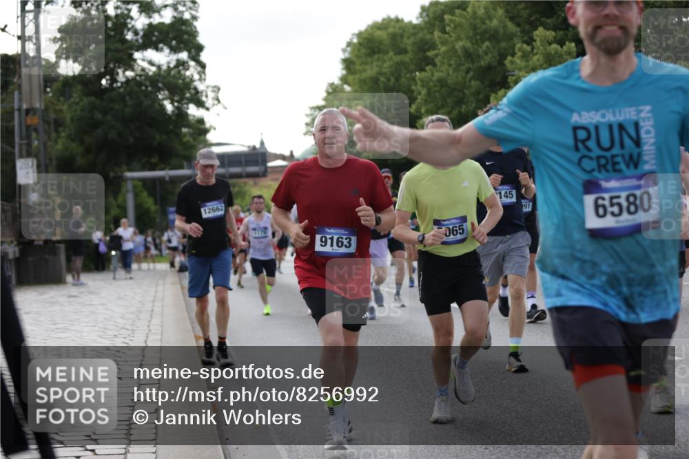 29.06.2025 - hella hamburg halbmarathon Jannik Wohlers http://msf.ph/oto/8256992 29.06.2025 09:57:37 Lombardsbrücke 1179, 1258, 1320, 1321, 1335, 1870, 2070, 2138, 2397, 2417, 2448, 2612, 2636, 2711, 3058, 3091, 3114, 3251, 4814, 5305, 5672, 5775, 6355, 6356, 6569, 6580, 6628, 6754, 6776, 7065, 7409, 7478, 7509, 7646, 7724, 7952, 7976, 8449, 8689, 9065, 9145, 9163, 10860, 11310, 11416, 11757, 11789, 12224, 12662, 12961, 13047, 13691, 14638, 14865, 15061, 15125, 15426, 15915, 16563, 16750, 17530, 17825, 18514, 18811 meine-sportfotos.de