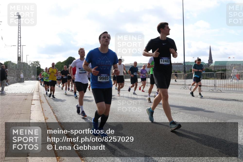 29.06.2025 - hella hamburg halbmarathon Lena Gebhardt http://msf.ph/oto/8257029 29.06.2025 09:56:55 Lombardsbrücke 1327, 1381, 1460, 1496, 1537, 1628, 1657, 1783, 1833, 1877, 2013, 2025, 2058, 2074, 2082, 2111, 2208, 2340, 2378, 2396, 2771, 2839, 2869, 2878, 2953, 2996, 3093, 3296, 3310, 3575, 3652, 3791, 4065, 4377, 4404, 4635, 4711, 4726, 4770, 4833, 4897, 5008, 5169, 5194, 5319, 5744, 5839, 6033, 6286, 6377, 6561, 6562, 6631, 7176, 7177, 7259, 7383, 7475, 7918, 8112, 8261, 8313, 8361, 8572, 8587, 8618, 8651, 8661, 8710, 8813, 8863, 8921, 8930, 9060, 9082, 9497, 9597, 9638 meine-sportfotos.de