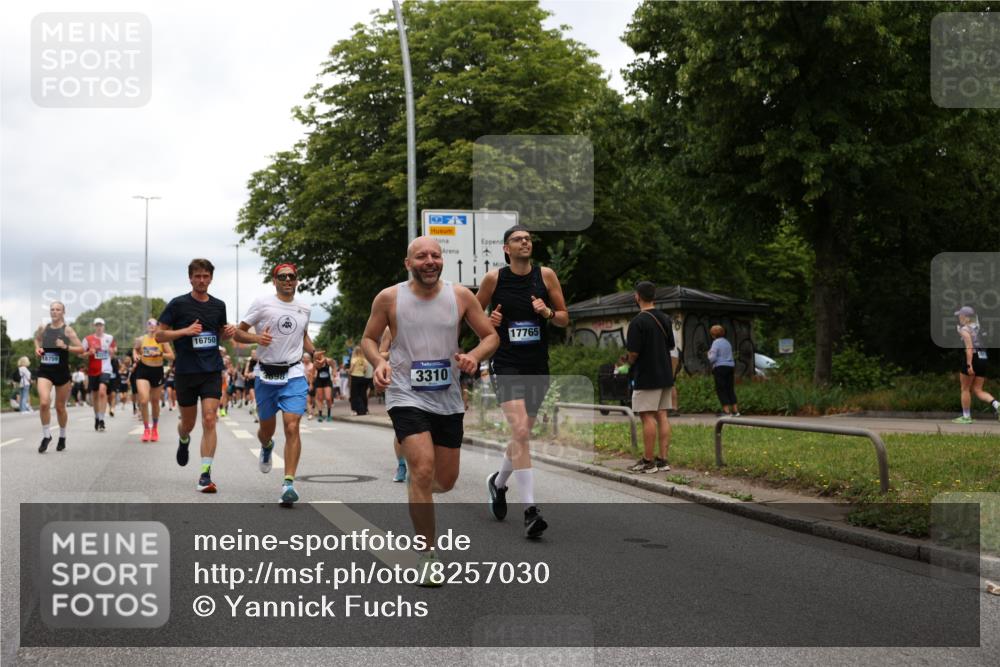29.06.2025 - hella hamburg halbmarathon Yannick Fuchs http://msf.ph/oto/8257030 29.06.2025 10:48:23 20KM 1410, 1815, 2432, 3177, 3310, 3861, 3898, 4189, 6082, 6084, 6260, 6356, 6581, 6723, 6994, 7129, 7973, 8223, 8449, 8698, 8772, 8798, 9012, 9060, 9227, 10040, 10263, 10266, 11009, 11499, 11789, 12213, 12362, 12489, 13147, 13297, 13869, 14026, 14660, 14818, 15113, 15156, 15169, 15408, 15524, 15879, 16092, 16574, 16623, 16750, 17740, 17765, 18759, 19177 meine-sportfotos.de