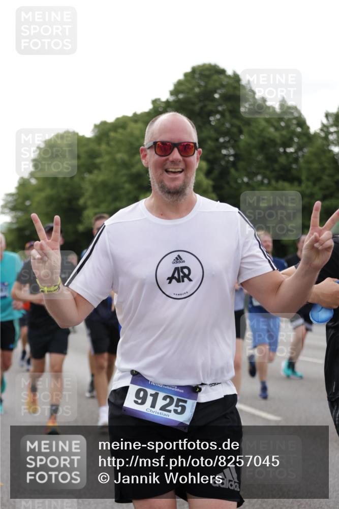29.06.2025 - hella hamburg halbmarathon Jannik Wohlers http://msf.ph/oto/8257045 29.06.2025 10:31:55 Lombardsbrücke 1640, 1987, 2349, 2943, 3022, 3365, 3707, 3778, 3822, 4314, 4365, 4605, 4857, 4924, 5496, 5658, 5743, 5941, 6218, 6252, 7135, 7239, 7468, 7535, 8124, 8127, 8175, 8303, 8625, 8787, 8840, 8914, 8993, 9125, 9206, 9706, 9765, 10002, 10248, 10828, 10924, 11168, 11205, 11225, 11362, 11787, 11972, 12136, 12443, 12864, 12936, 13284, 13423, 13959, 13960, 14029, 14099, 14105, 14159, 14191, 14494, 14599, 14788, 14888, 15086, 15088, 15120, 15147, 15364, 15471, 15569, 15987 meine-sportfotos.de