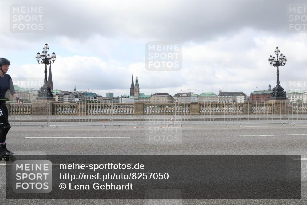 29.06.2025 - hella hamburg halbmarathon Lena Gebhardt http://msf.ph/oto/8257050 29.06.2025 09:03:28 Lombardsbrücke  meine-sportfotos.de