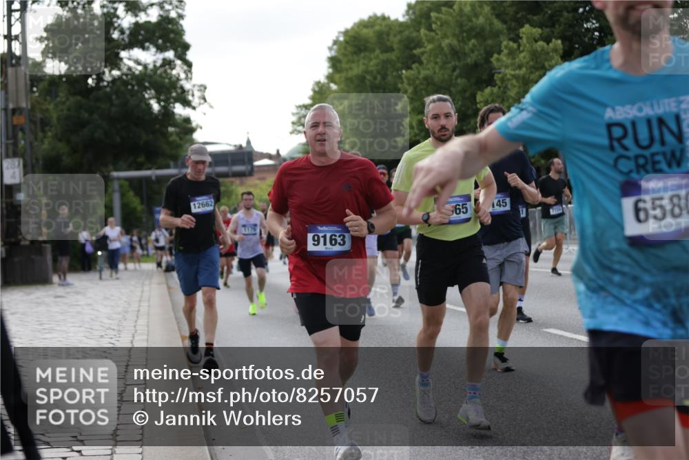 29.06.2025 - hella hamburg halbmarathon Jannik Wohlers http://msf.ph/oto/8257057 29.06.2025 09:57:37 Lombardsbrücke 1179, 1258, 1320, 1321, 1335, 1870, 2070, 2138, 2397, 2417, 2448, 2612, 2636, 2711, 3058, 3091, 3114, 3251, 4814, 5305, 5672, 5775, 6355, 6356, 6569, 6580, 6628, 6754, 6776, 7065, 7409, 7478, 7509, 7646, 7724, 7952, 7976, 8449, 8689, 9065, 9145, 9163, 10860, 11310, 11416, 11757, 11789, 12224, 12662, 12961, 13047, 13691, 14638, 14865, 15061, 15125, 15426, 15915, 16563, 16750, 17530, 17825, 18514, 18811 meine-sportfotos.de