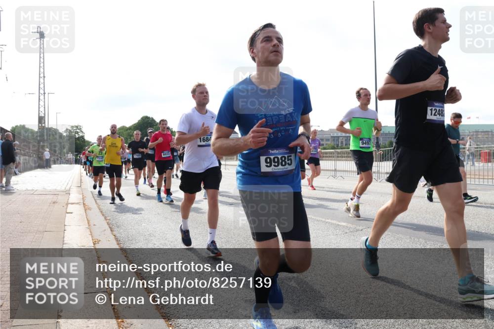 29.06.2025 - hella hamburg halbmarathon Lena Gebhardt http://msf.ph/oto/8257139 29.06.2025 09:56:55 Lombardsbrücke 1327, 1381, 1460, 1496, 1537, 1628, 1657, 1783, 1833, 1877, 2013, 2025, 2058, 2074, 2082, 2111, 2208, 2340, 2378, 2396, 2771, 2839, 2869, 2878, 2953, 2996, 3093, 3296, 3310, 3575, 3652, 3791, 4065, 4377, 4404, 4635, 4711, 4726, 4770, 4833, 4897, 5008, 5169, 5194, 5319, 5744, 5839, 6033, 6286, 6377, 6561, 6562, 6631, 7176, 7177, 7259, 7383, 7475, 7918, 8112, 8261, 8313, 8361, 8572, 8587, 8618, 8651, 8661, 8710, 8813, 8863, 8921, 8930, 9060, 9082, 9497, 9597, 9638 meine-sportfotos.de