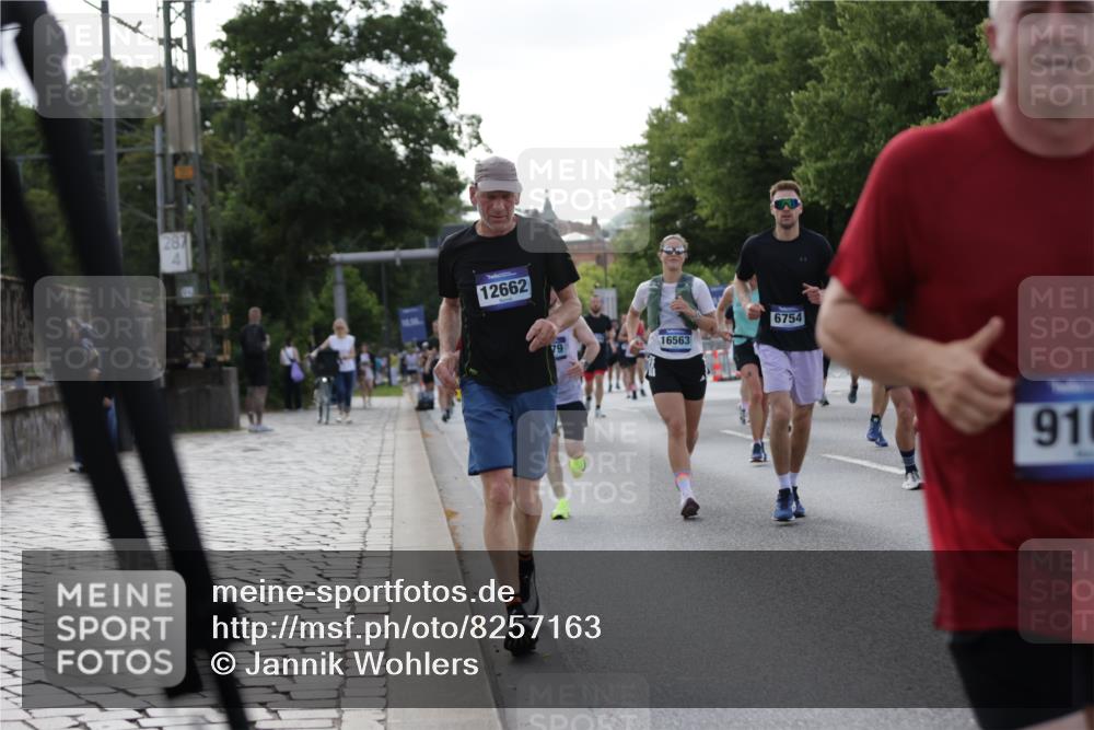 29.06.2025 - hella hamburg halbmarathon Jannik Wohlers http://msf.ph/oto/8257163 29.06.2025 09:57:38 Lombardsbrücke 1179, 1258, 1320, 1321, 1335, 1870, 2070, 2138, 2397, 2417, 2448, 2612, 2636, 2711, 3058, 3091, 3114, 3251, 4814, 5672, 5775, 6164, 6355, 6356, 6569, 6580, 6628, 6754, 6776, 7065, 7409, 7478, 7509, 7646, 7724, 7952, 7976, 8449, 8508, 8689, 9065, 9145, 9163, 10860, 11217, 11310, 11416, 11757, 11789, 12224, 12662, 12961, 13047, 13691, 14638, 14865, 15061, 15125, 15426, 15915, 16563, 17530, 17825, 18514, 18811 meine-sportfotos.de