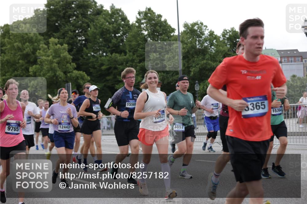 29.06.2025 - hella hamburg halbmarathon Jannik Wohlers http://msf.ph/oto/8257182 29.06.2025 10:32:00 Lombardsbrücke 1199, 1640, 1987, 2349, 2943, 3022, 3365, 3653, 3707, 3778, 4365, 4605, 4857, 5783, 5871, 5941, 6228, 6312, 6315, 7468, 7702, 8124, 8127, 8175, 8303, 8625, 8787, 8840, 8914, 8993, 9125, 9206, 9706, 9765, 10002, 10248, 10828, 10924, 11205, 11225, 11362, 11787, 11972, 12443, 12864, 12936, 13284, 13335, 13423, 13959, 13960, 14099, 14105, 14159, 14494, 14788, 14888, 15086, 15088, 15120, 15147, 15364, 15569, 15987, 16187 meine-sportfotos.de