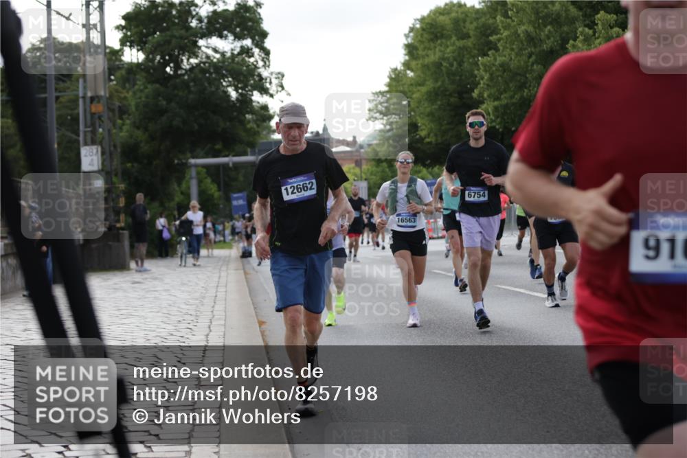 29.06.2025 - hella hamburg halbmarathon Jannik Wohlers http://msf.ph/oto/8257198 29.06.2025 09:57:38 Lombardsbrücke 1179, 1258, 1320, 1321, 1335, 1870, 2070, 2138, 2397, 2417, 2448, 2612, 2636, 2711, 3058, 3091, 3114, 3251, 4814, 5672, 5775, 6164, 6355, 6356, 6569, 6580, 6628, 6754, 6776, 7065, 7409, 7478, 7509, 7646, 7724, 7952, 7976, 8449, 8508, 8689, 9065, 9145, 9163, 10860, 11217, 11310, 11416, 11757, 11789, 12224, 12662, 12961, 13047, 13691, 14638, 14865, 15061, 15125, 15426, 15915, 16563, 17530, 17825, 18514, 18811 meine-sportfotos.de