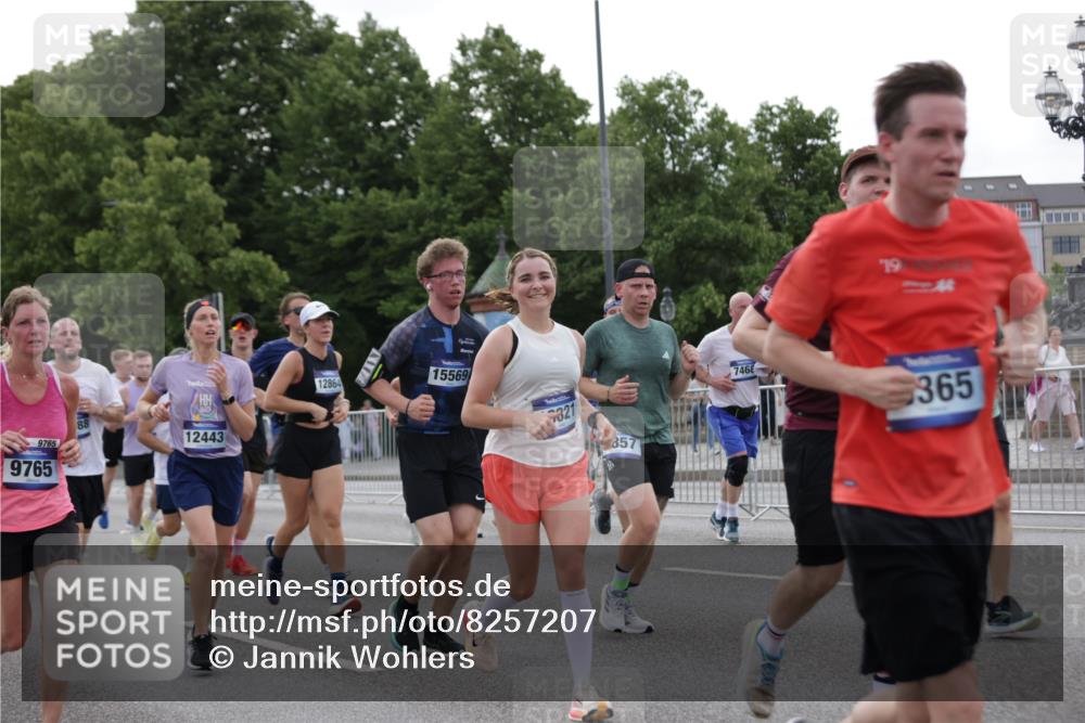29.06.2025 - hella hamburg halbmarathon Jannik Wohlers http://msf.ph/oto/8257207 29.06.2025 10:32:00 Lombardsbrücke 1199, 1640, 1987, 2349, 2943, 3022, 3365, 3653, 3707, 3778, 4365, 4605, 4857, 5783, 5871, 5941, 6228, 6312, 6315, 7468, 7702, 8124, 8127, 8175, 8303, 8625, 8787, 8840, 8914, 8993, 9125, 9206, 9706, 9765, 10002, 10248, 10828, 10924, 11205, 11225, 11362, 11787, 11972, 12443, 12864, 12936, 13284, 13335, 13423, 13959, 13960, 14099, 14105, 14159, 14494, 14788, 14888, 15086, 15088, 15120, 15147, 15364, 15569, 15987, 16187 meine-sportfotos.de