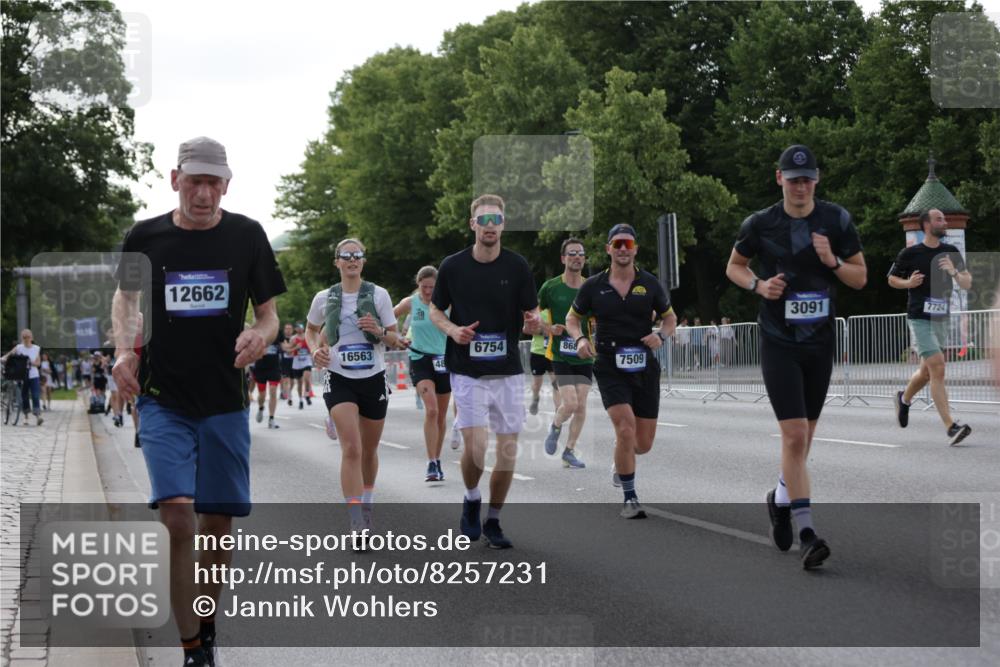 29.06.2025 - hella hamburg halbmarathon Jannik Wohlers http://msf.ph/oto/8257231 29.06.2025 09:57:39 Lombardsbrücke 1034, 1179, 1258, 1320, 1321, 1335, 1870, 2070, 2138, 2397, 2417, 2612, 2636, 2711, 3091, 3114, 3251, 4814, 5672, 5775, 6164, 6569, 6580, 6628, 6754, 6776, 7065, 7409, 7478, 7509, 7646, 7724, 7952, 7976, 8449, 8508, 8689, 9065, 9145, 9163, 10860, 11217, 11310, 11416, 11757, 11789, 12224, 12624, 12662, 12961, 13047, 13691, 14571, 14638, 14865, 15061, 15125, 15426, 15915, 16563, 17321, 17530, 17825, 18514, 18811 meine-sportfotos.de