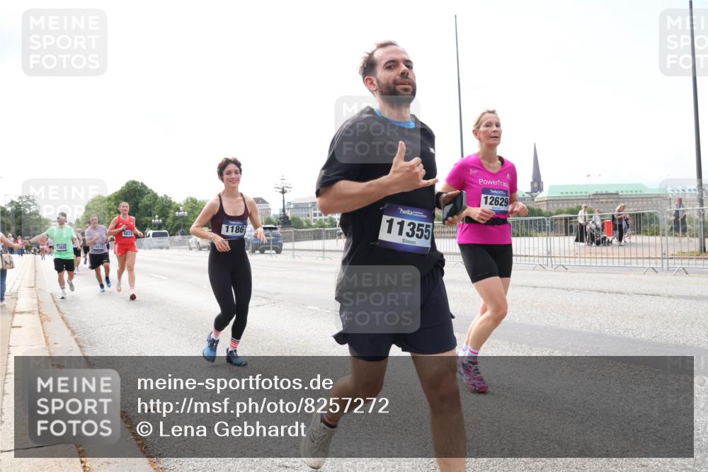 29.06.2025 - hella hamburg halbmarathon Lena Gebhardt http://msf.ph/oto/8257272 29.06.2025 10:10:47 Lombardsbrücke 1166, 1186, 1573, 1781, 2868, 4287, 4389, 5182, 5440, 5653, 5990, 5991, 7250, 7370, 7685, 9169, 9681, 9816, 9829, 11180, 11355, 11887, 11904, 11905, 12008, 12426, 12556, 12571, 12629, 12790, 12836, 13588, 13594, 13797, 13825, 13901, 14270, 14679, 14822, 15214, 15409, 16166, 16344, 16639, 16808, 17500, 17532, 17730, 18949, 19023 meine-sportfotos.de