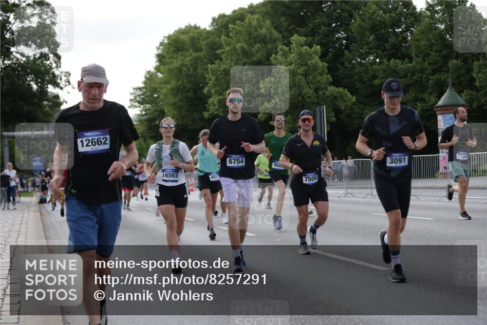 29.06.2025 - hella hamburg halbmarathon Jannik Wohlers http://msf.ph/oto/8257291 29.06.2025 09:57:39 Lombardsbrücke 1034, 1179, 1258, 1320, 1321, 1335, 1870, 2070, 2138, 2397, 2417, 2612, 2636, 2711, 3091, 3114, 3251, 4814, 5672, 5775, 6164, 6569, 6580, 6628, 6754, 6776, 7065, 7409, 7478, 7509, 7646, 7724, 7952, 7976, 8449, 8508, 8689, 9065, 9145, 9163, 10860, 11217, 11310, 11416, 11757, 11789, 12224, 12624, 12662, 12961, 13047, 13691, 14571, 14638, 14865, 15061, 15125, 15426, 15915, 16563, 17321, 17530, 17825, 18514, 18811 meine-sportfotos.de
