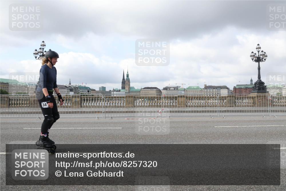 29.06.2025 - hella hamburg halbmarathon Lena Gebhardt http://msf.ph/oto/8257320 29.06.2025 09:03:29 Lombardsbrücke  meine-sportfotos.de