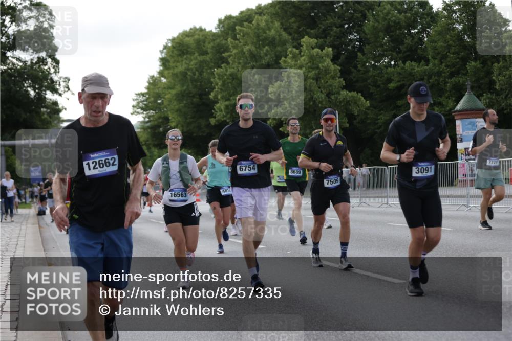 29.06.2025 - hella hamburg halbmarathon Jannik Wohlers http://msf.ph/oto/8257335 29.06.2025 09:57:39 Lombardsbrücke 1034, 1179, 1258, 1320, 1321, 1335, 1870, 2070, 2138, 2397, 2417, 2612, 2636, 2711, 3091, 3114, 3251, 4814, 5672, 5775, 6164, 6569, 6580, 6628, 6754, 6776, 7065, 7409, 7478, 7509, 7646, 7724, 7952, 7976, 8449, 8508, 8689, 9065, 9145, 9163, 10860, 11217, 11310, 11416, 11757, 11789, 12224, 12624, 12662, 12961, 13047, 13691, 14571, 14638, 14865, 15061, 15125, 15426, 15915, 16563, 17321, 17530, 17825, 18514, 18811 meine-sportfotos.de