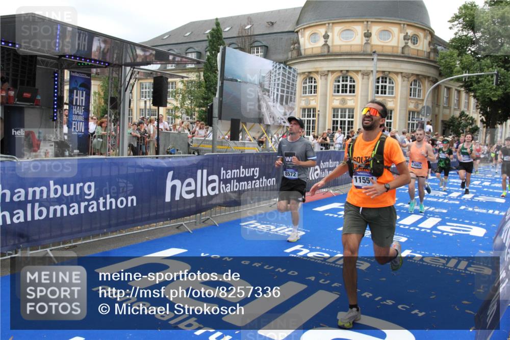 29.06.2025 - hella hamburg halbmarathon Michael Strokosch http://msf.ph/oto/8257336 29.06.2025 10:51:01 Ziel 1466, 1630, 2207, 3654, 7369, 8117, 8205, 8572, 10215, 11551, 12778, 13008, 13687, 14125, 15362, 15395, 15643, 16285, 17221, 18350 meine-sportfotos.de