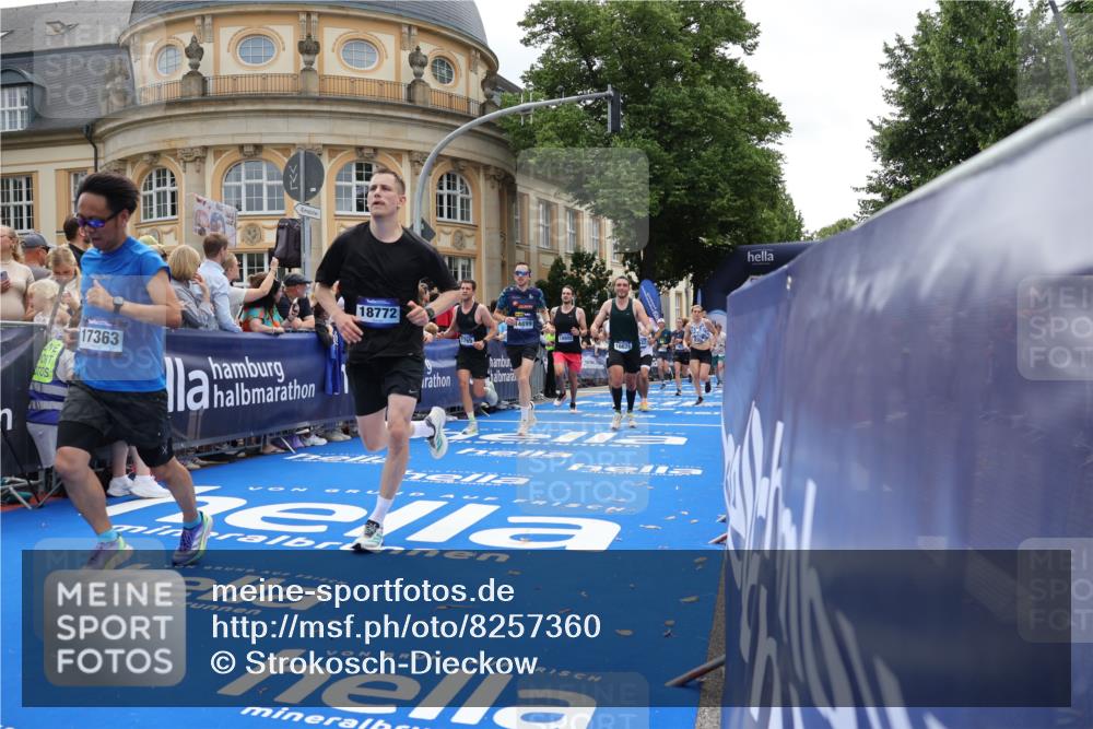 29.06.2025 - hella hamburg halbmarathon Strokosch-Dieckow http://msf.ph/oto/8257360 29.06.2025 10:42:14 Ziel 1312, 1441, 1903, 2675, 5682, 6639, 6770, 7765, 7865, 9365, 13709, 13746, 13807, 14811, 14899, 15270, 15654, 16626, 16660, 17182, 17363, 18772, 18802 meine-sportfotos.de
