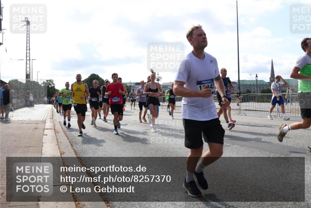 29.06.2025 - hella hamburg halbmarathon Lena Gebhardt http://msf.ph/oto/8257370 29.06.2025 09:56:56 Lombardsbrücke 1327, 1381, 1460, 1496, 1537, 1628, 1657, 1783, 1833, 1877, 2013, 2025, 2058, 2074, 2082, 2111, 2208, 2340, 2378, 2396, 2771, 2839, 2869, 2878, 2996, 3093, 3296, 3310, 3575, 3652, 3791, 4065, 4377, 4404, 4635, 4711, 4726, 4770, 4833, 4897, 5008, 5169, 5194, 5319, 5744, 5839, 6033, 6286, 6377, 6561, 6562, 6631, 7176, 7177, 7259, 7383, 7475, 7918, 8112, 8261, 8313, 8361, 8572, 8587, 8618, 8651, 8661, 8710, 8813, 8863, 8921, 8930, 9060, 9082, 9497, 9597, 9638 meine-sportfotos.de